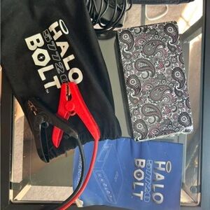 Halo Bolt 57720 jump starter & power bank box with Design